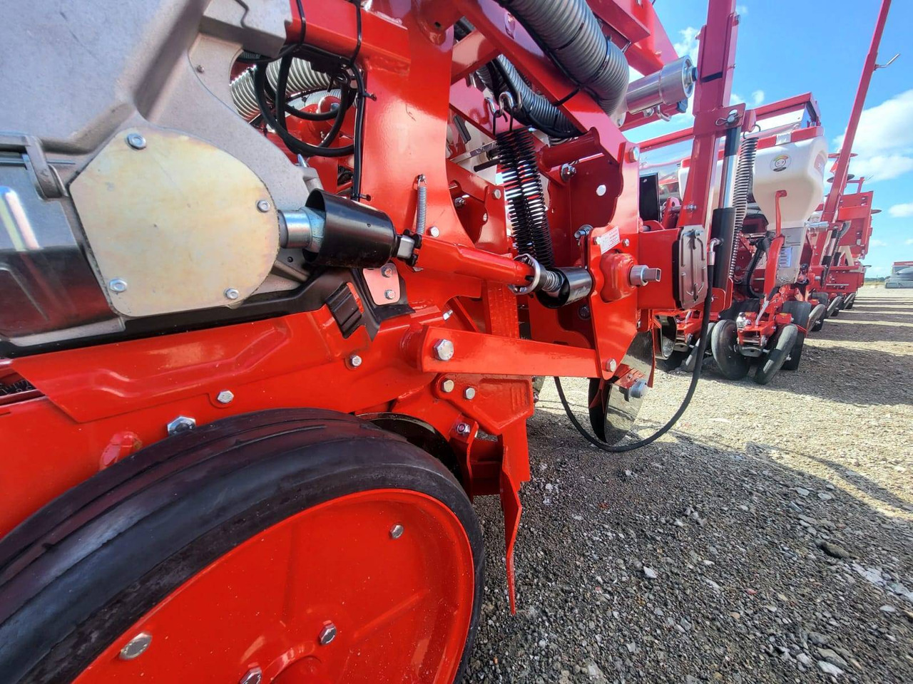 Six-row pneumatic precision seeder with depth fertilization Ozdoken VPKT-DG6 - Precisiezaaimachine: afbeelding 3 Six-row pneumatic precision seeder with depth fertilization Ozdoken VPKT-DG6 - Precisiezaaimachine: afbeelding 3