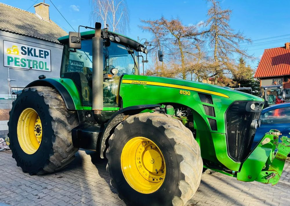 John Deere 8130 - Tractor: afbeelding 1 John Deere 8130 - Tractor: afbeelding 1