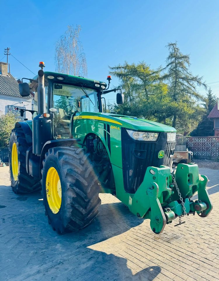 John Deere 8260R - Tractor: afbeelding 3 John Deere 8260R - Tractor: afbeelding 3
