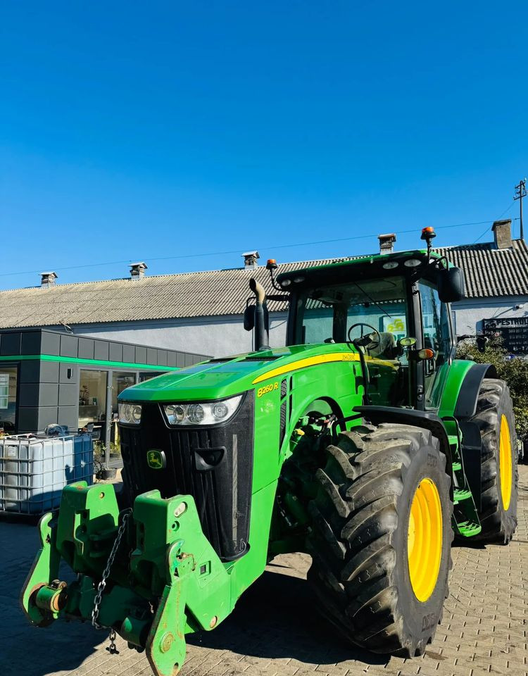 John Deere 8260R - Tractor: afbeelding 4 John Deere 8260R - Tractor: afbeelding 4