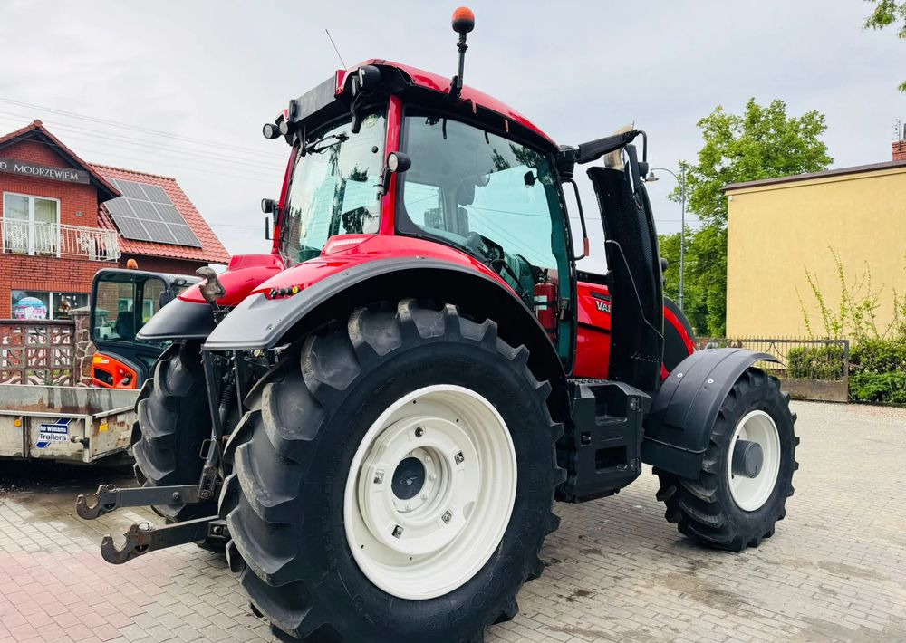 Valtra T154 - Tractor: afbeelding 4 Valtra T154 - Tractor: afbeelding 4
