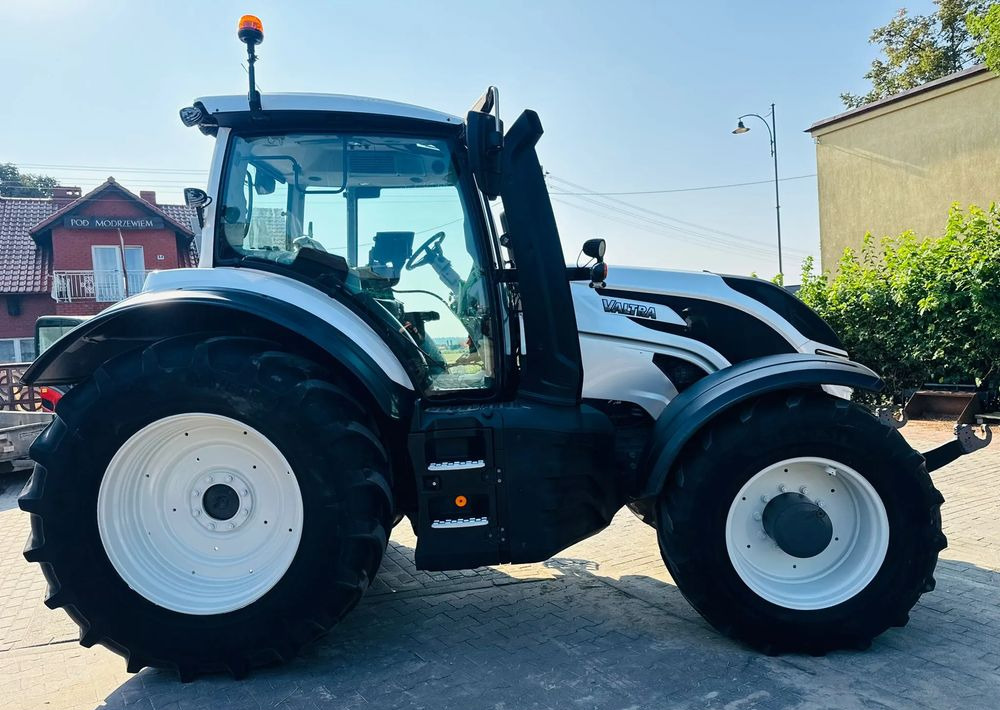 Valtra T174 UNLIMITED Versu - Tractor: afbeelding 2 Valtra T174 UNLIMITED Versu - Tractor: afbeelding 2