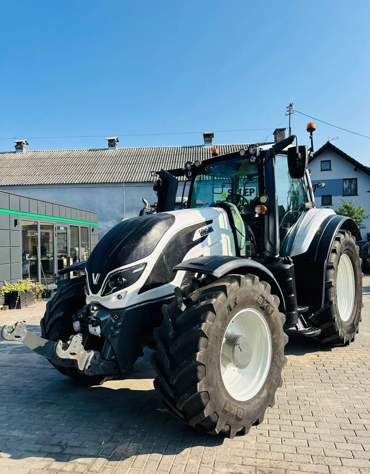 Valtra T174 UNLIMITED Versu - Tractor: afbeelding 1 Valtra T174 UNLIMITED Versu - Tractor: afbeelding 1