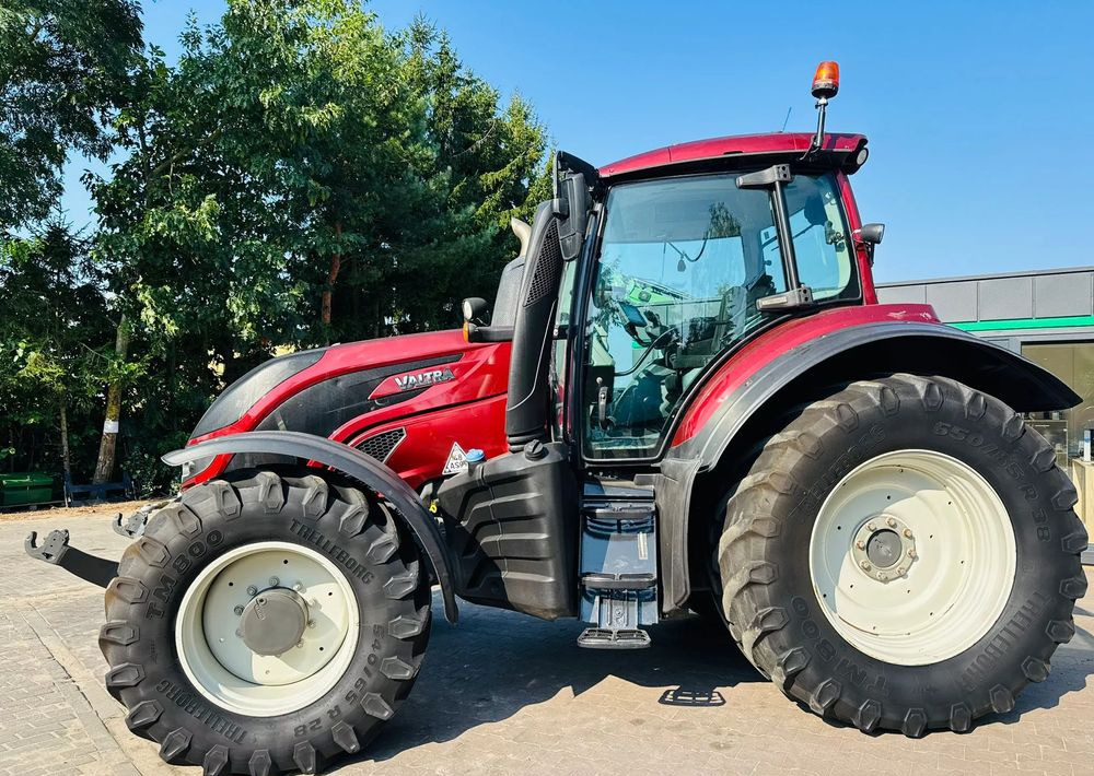 Valtra T174 Versu - Tractor: afbeelding 2 Valtra T174 Versu - Tractor: afbeelding 2