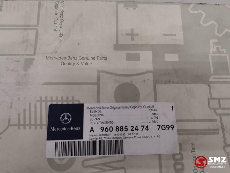 Mercedes-Benz Occ Grille cover links Actros MP4 - Rooster voor Vrachtwagen: afbeelding 2 Mercedes-Benz Occ Grille cover links Actros MP4 - Rooster voor Vrachtwagen: afbeelding 2
