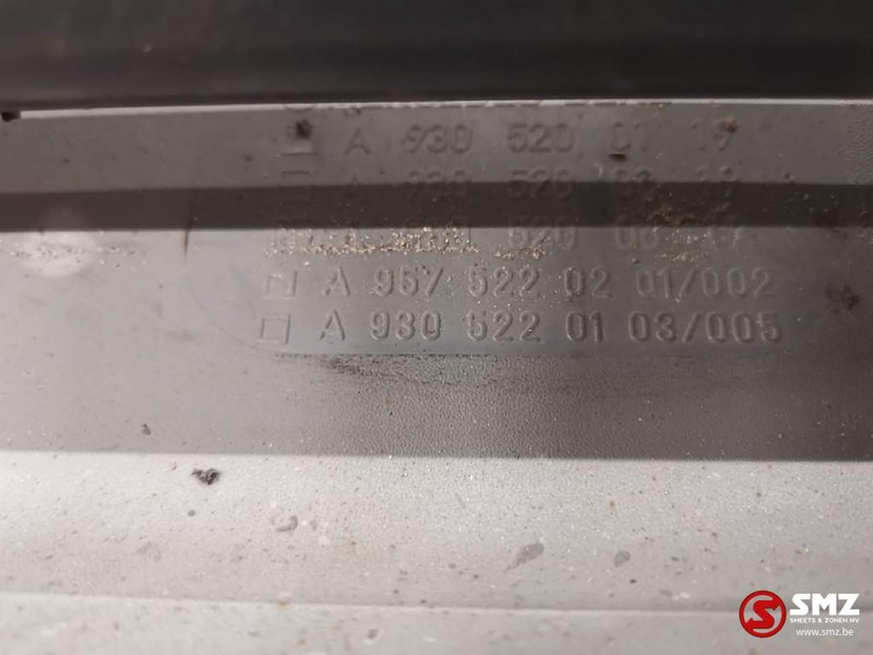 Mercedes-Benz Occ Spatbord met steun Actros MP2/MP3 - Carrosserie en exterieur voor Vrachtwagen: afbeelding 4 Mercedes-Benz Occ Spatbord met steun Actros MP2/MP3 - Carrosserie en exterieur voor Vrachtwagen: afbeelding 4