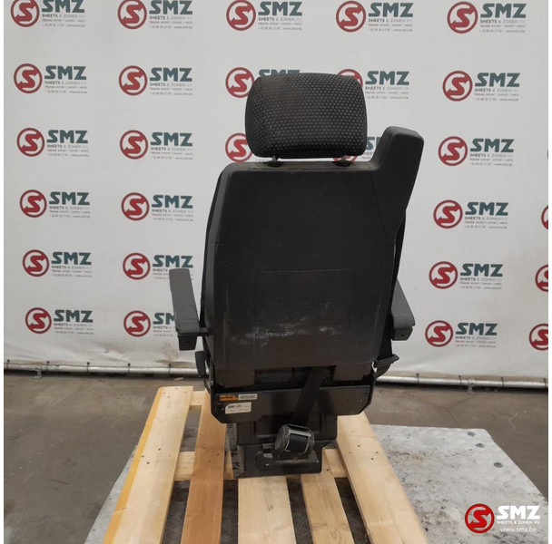 Mercedes-Benz Occ bijrijdersstoel Mercedes - Cabine en interieur voor Vrachtwagen: afbeelding 2 Mercedes-Benz Occ bijrijdersstoel Mercedes - Cabine en interieur voor Vrachtwagen: afbeelding 2