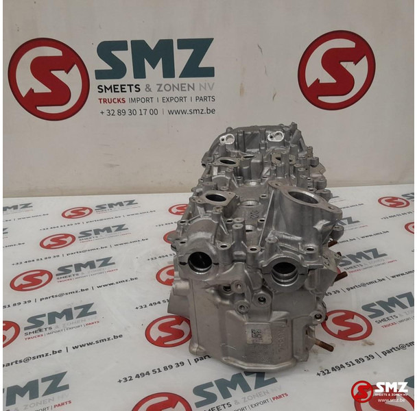 Mercedes-Benz Occ cilinderkop + kleppendeksel links AMG C63S Mer - Motor en onderdelen voor Personenwagen: afbeelding 4 Mercedes-Benz Occ cilinderkop + kleppendeksel links AMG C63S Mer - Motor en onderdelen voor Personenwagen: afbeelding 4