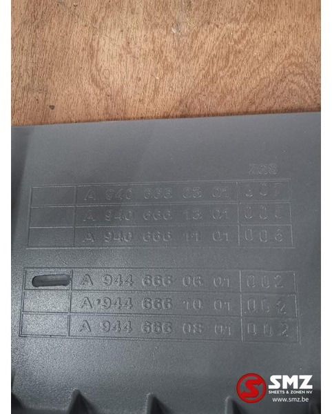 Mercedes-Benz Opstapbak boven links Axor - Carrosserie en exterieur voor Vrachtwagen: afbeelding 3 Mercedes-Benz Opstapbak boven links Axor - Carrosserie en exterieur voor Vrachtwagen: afbeelding 3