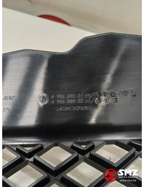 Mercedes-Benz Radiator grille mercedes - Rooster voor Vrachtwagen: afbeelding 3 Mercedes-Benz Radiator grille mercedes - Rooster voor Vrachtwagen: afbeelding 3