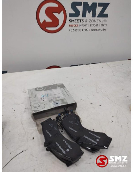 Mercedes-Benz Set remblokken mercedes sprinter w901-w905 a008420 - Remblokken voor Vrachtwagen: afbeelding 1 Mercedes-Benz Set remblokken mercedes sprinter w901-w905 a008420 - Remblokken voor Vrachtwagen: afbeelding 1