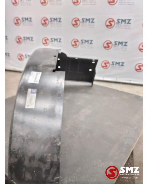 Mercedes-Benz Spatbord rechts Mercedes SK A3818804106 - Carrosserie en exterieur voor Vrachtwagen: afbeelding 2 Mercedes-Benz Spatbord rechts Mercedes SK A3818804106 - Carrosserie en exterieur voor Vrachtwagen: afbeelding 2