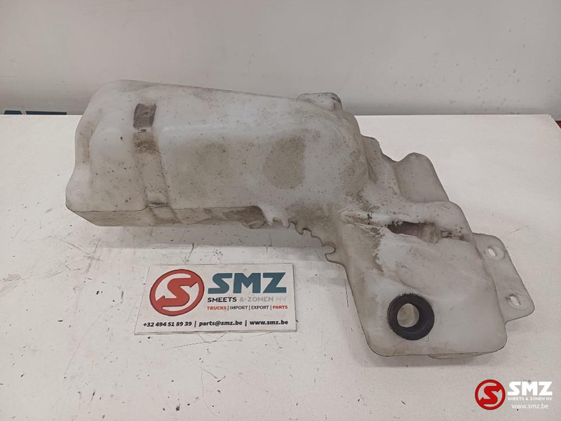 Renault Occ ruitensproeierreservoir Renault T 82303046 - Ruitenwisser voor Vrachtwagen: afbeelding 1 Renault Occ ruitensproeierreservoir Renault T 82303046 - Ruitenwisser voor Vrachtwagen: afbeelding 1