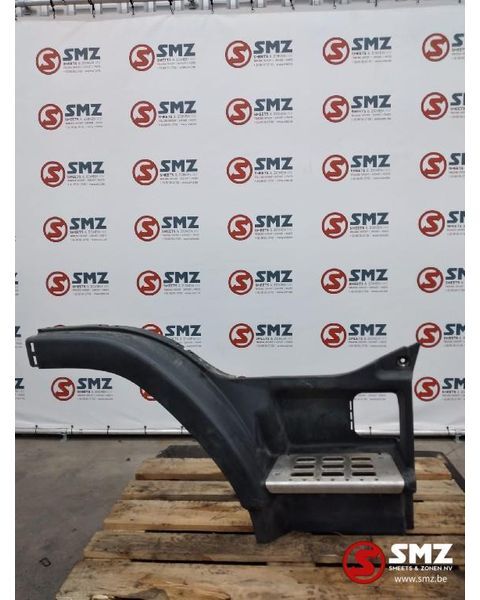 Volvo Occ opstapbak rechts Volvo FM 20502239 20529483 - Cabine en interieur voor Vrachtwagen: afbeelding 1 Volvo Occ opstapbak rechts Volvo FM 20502239 20529483 - Cabine en interieur voor Vrachtwagen: afbeelding 1