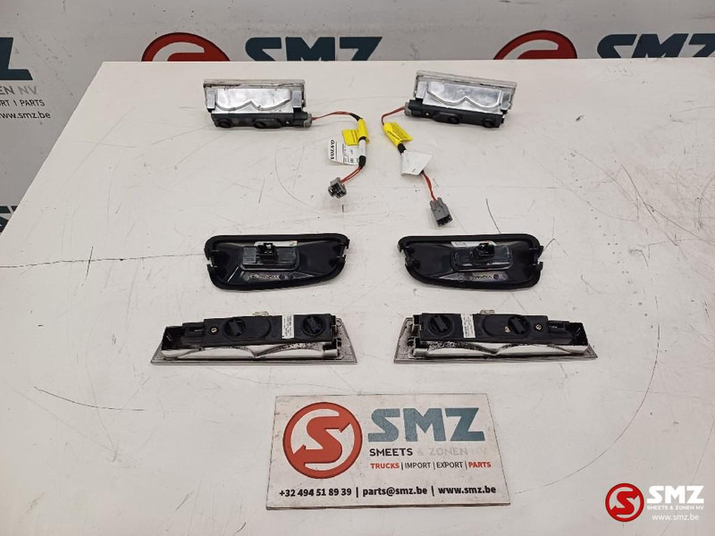 Volvo Occ set cabineverlichting deur + dak + binnen L/R - Cabine en interieur voor Vrachtwagen: afbeelding 2 Volvo Occ set cabineverlichting deur + dak + binnen L/R - Cabine en interieur voor Vrachtwagen: afbeelding 2