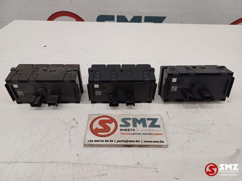 Volvo Occ set van 3 dashbordpanelen Volvo - Elektrisch systeem voor Vrachtwagen: afbeelding 2 Volvo Occ set van 3 dashbordpanelen Volvo - Elektrisch systeem voor Vrachtwagen: afbeelding 2