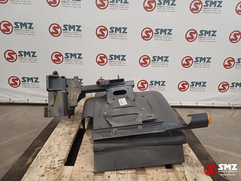 Volvo Occ spatbord cabine achter L/R + spatbordsteun Vol - Carrosserie en exterieur voor Vrachtwagen: afbeelding 4 Volvo Occ spatbord cabine achter L/R + spatbordsteun Vol - Carrosserie en exterieur voor Vrachtwagen: afbeelding 4