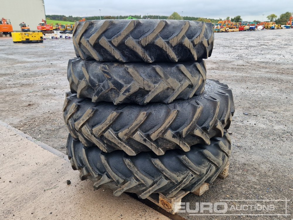 13.6-38 (2 of) & 11.2-28 (2 of) Tyre & Rim to suit Massey Ferguson 390 - Band: afbeelding 2 13.6-38 (2 of) & 11.2-28 (2 of) Tyre & Rim to suit Massey Ferguson 390 - Band: afbeelding 2