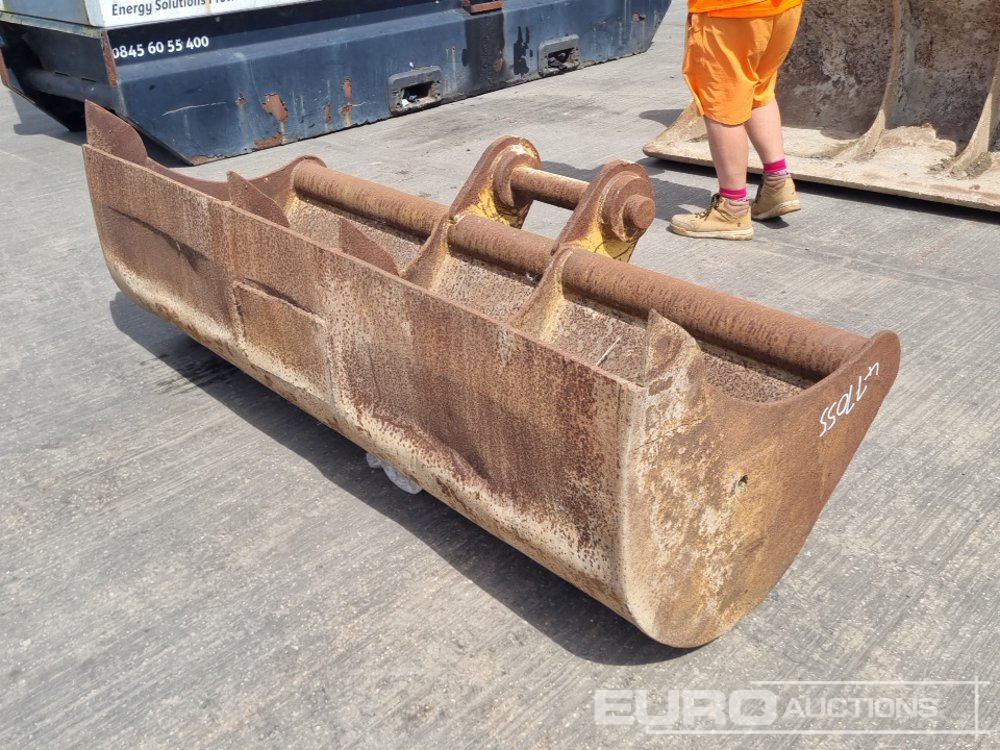 CAT 82" Ditching Bucket 80mm Pin to suit 20 Ton Excavator - Bak: afbeelding 1 CAT 82" Ditching Bucket 80mm Pin to suit 20 Ton Excavator - Bak: afbeelding 1