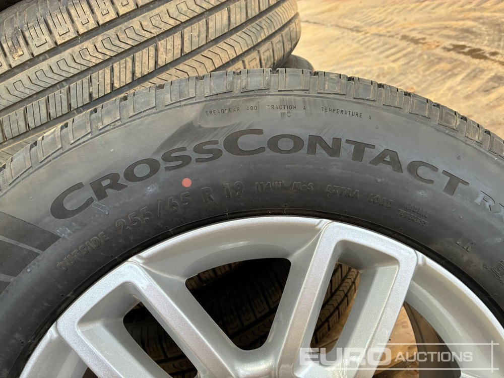 Band Continental Cross Contact 255/65R19 Tyre & Land Rover Rims to suit Land Rover Defender (5 of) (Delivery Miles Only): afbeelding 6