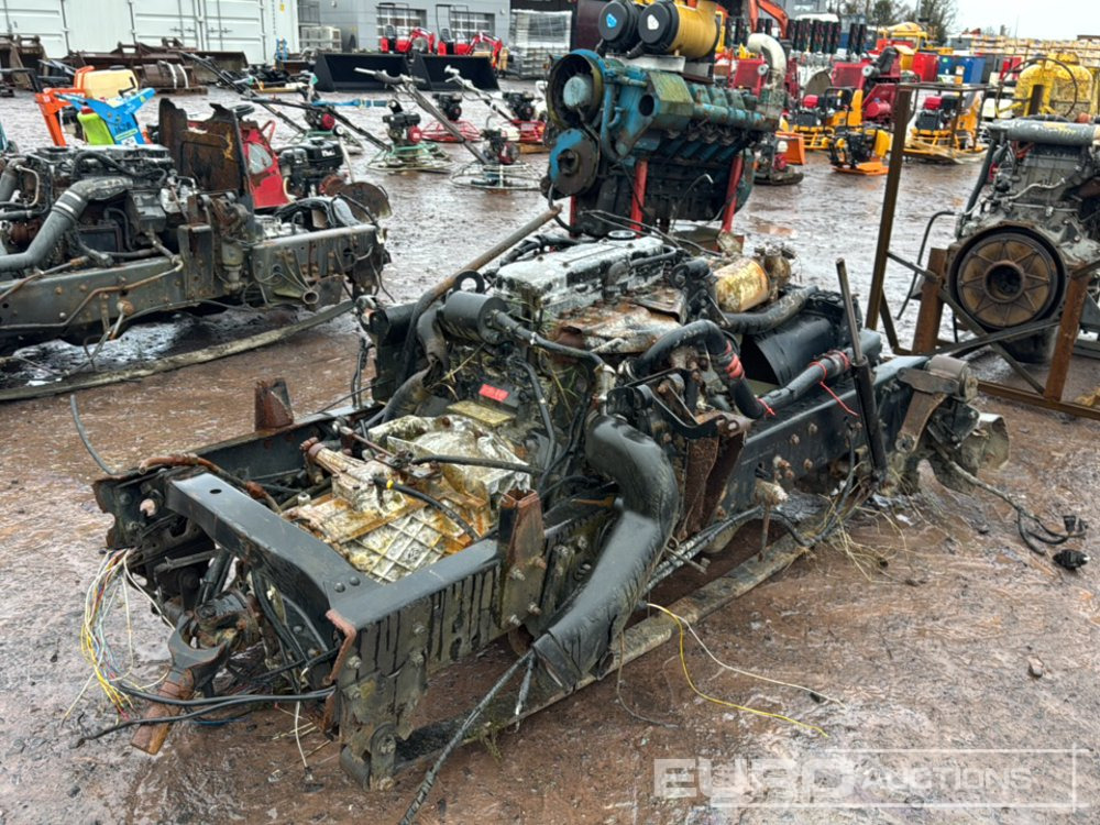 Cummings 4 Cylinder Diesel Engine & Gearbox - Motor: afbeelding 1 Cummings 4 Cylinder Diesel Engine & Gearbox - Motor: afbeelding 1