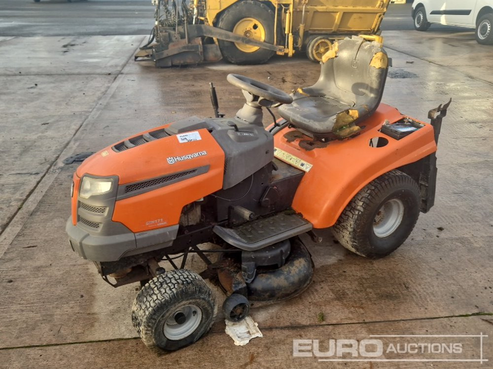 Husqvarna Petrol Ride on Lawnmower (Non Runner) - Gazonmaaier: afbeelding 1 Husqvarna Petrol Ride on Lawnmower (Non Runner) - Gazonmaaier: afbeelding 1