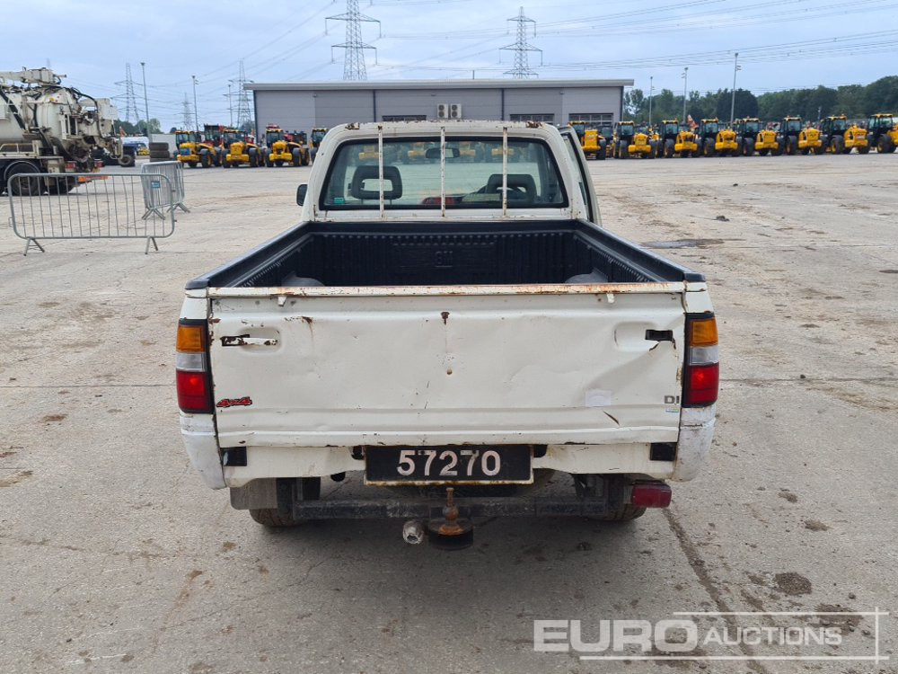 Isuzu 4WD 5 Speed Pickup (No Clutch, Sell By Pictures) (UK Reg. Docs. are NOT Available) (PLUS VAT) - Pick-up: afbeelding 4 Isuzu 4WD 5 Speed Pickup (No Clutch, Sell By Pictures) (UK Reg. Docs. are NOT Available) (PLUS VAT) - Pick-up: afbeelding 4