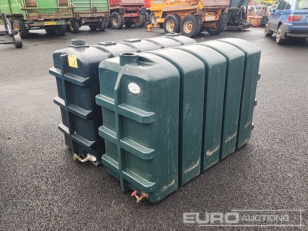 Plastic Oil Tank (2 of) - Opslagtank: afbeelding 1 Plastic Oil Tank (2 of) - Opslagtank: afbeelding 1