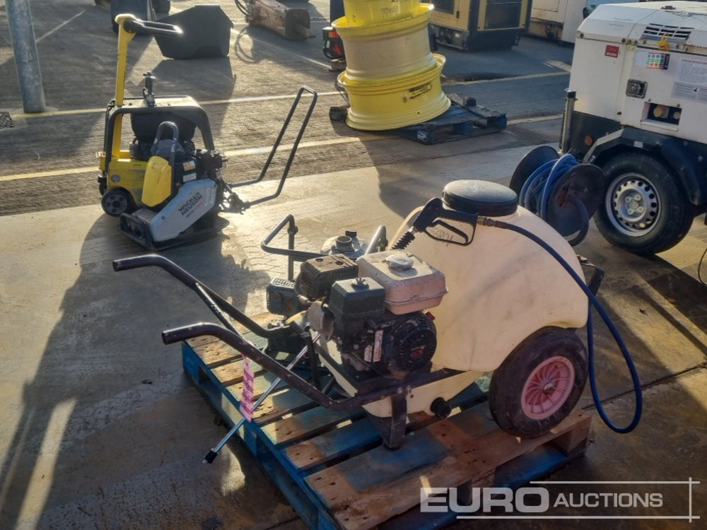 Plastic Water Bowser, Honda Pressure Washer - Hogedrukreiniger: afbeelding 1 Plastic Water Bowser, Honda Pressure Washer - Hogedrukreiniger: afbeelding 1