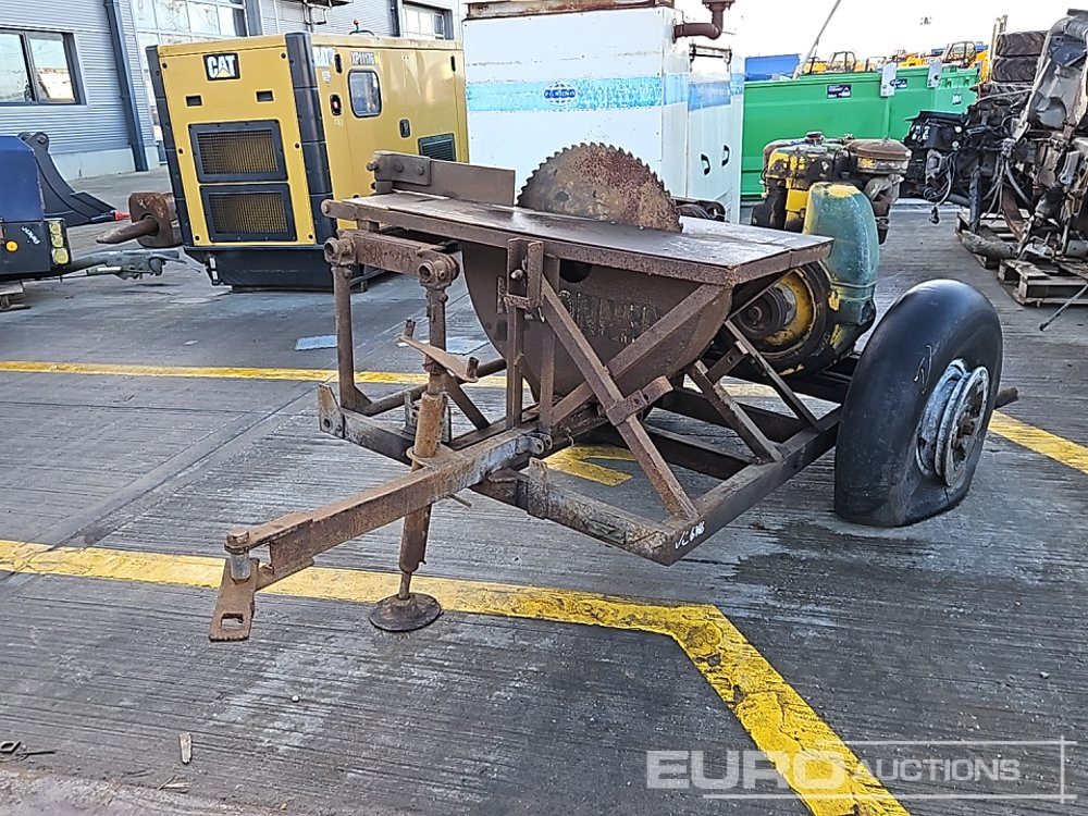 Single Axle Draw Table Saw, Lister Dursley Engine - Bouwmaterieel: afbeelding 1 Single Axle Draw Table Saw, Lister Dursley Engine - Bouwmaterieel: afbeelding 1