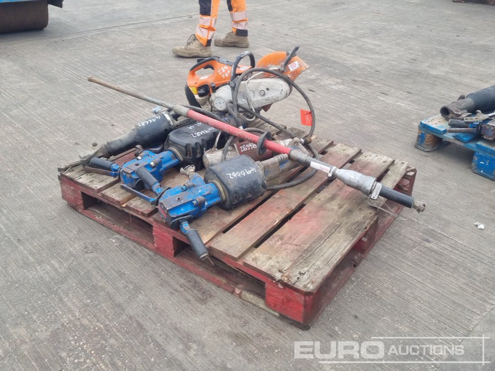 Stihl TS410 Petrol Quick Cut Saw, Pneumatic Hand Held Breaker (4 of), Pneumatic Concrete Poker, Hycon Hydraulic Core Drill - Asfaltmachine: afbeelding 4 Stihl TS410 Petrol Quick Cut Saw, Pneumatic Hand Held Breaker (4 of), Pneumatic Concrete Poker, Hycon Hydraulic Core Drill - Asfaltmachine: afbeelding 4