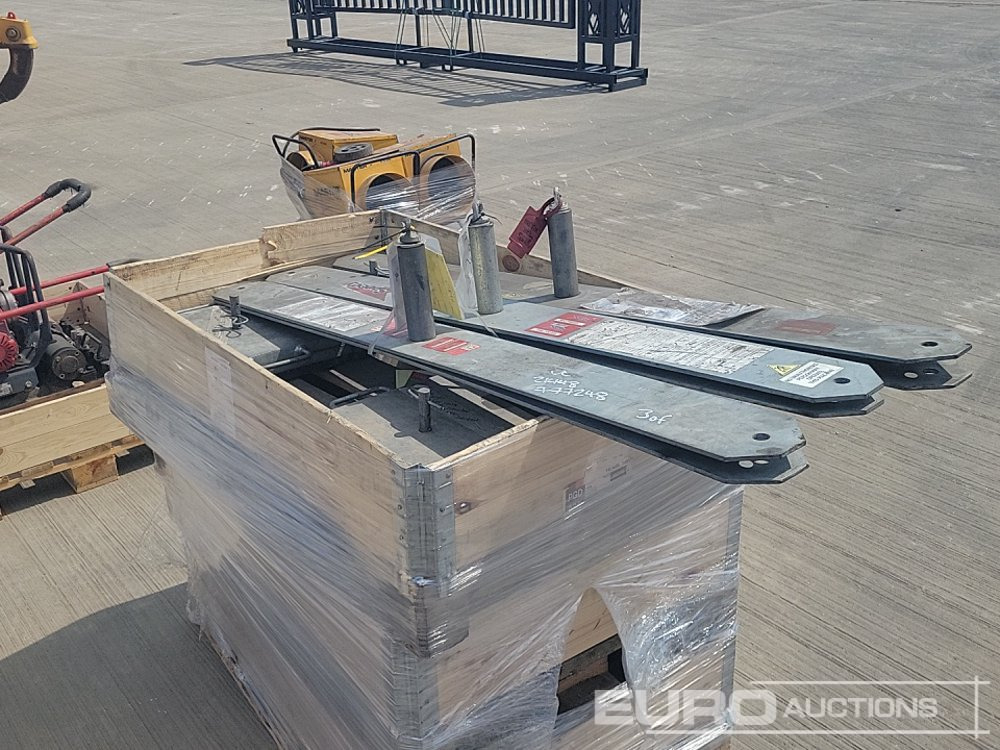 Stillage of Base Weights & Man Anchors (3 of) - Bouwmaterieel: afbeelding 3 Stillage of Base Weights & Man Anchors (3 of) - Bouwmaterieel: afbeelding 3