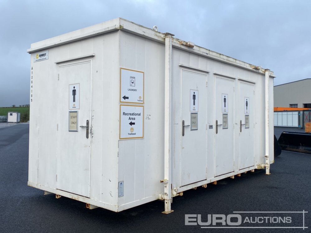 Thurston 20' x 9' Toilet Block (No Keys) (Cannot Be Reconsigned) - Zeecontainer: afbeelding 1 Thurston 20' x 9' Toilet Block (No Keys) (Cannot Be Reconsigned) - Zeecontainer: afbeelding 1