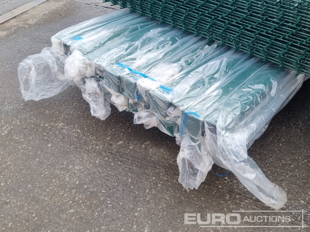 Bouwmaterieel Unused Galvanised & Powder Coated Heavy Duty (5mm) Wire Mesh Fencing, 25 x H2.4m x W2.2m Panels, 26 x 60mm x 60mm x3m Posts, with Fittings (Green): afbeelding 21