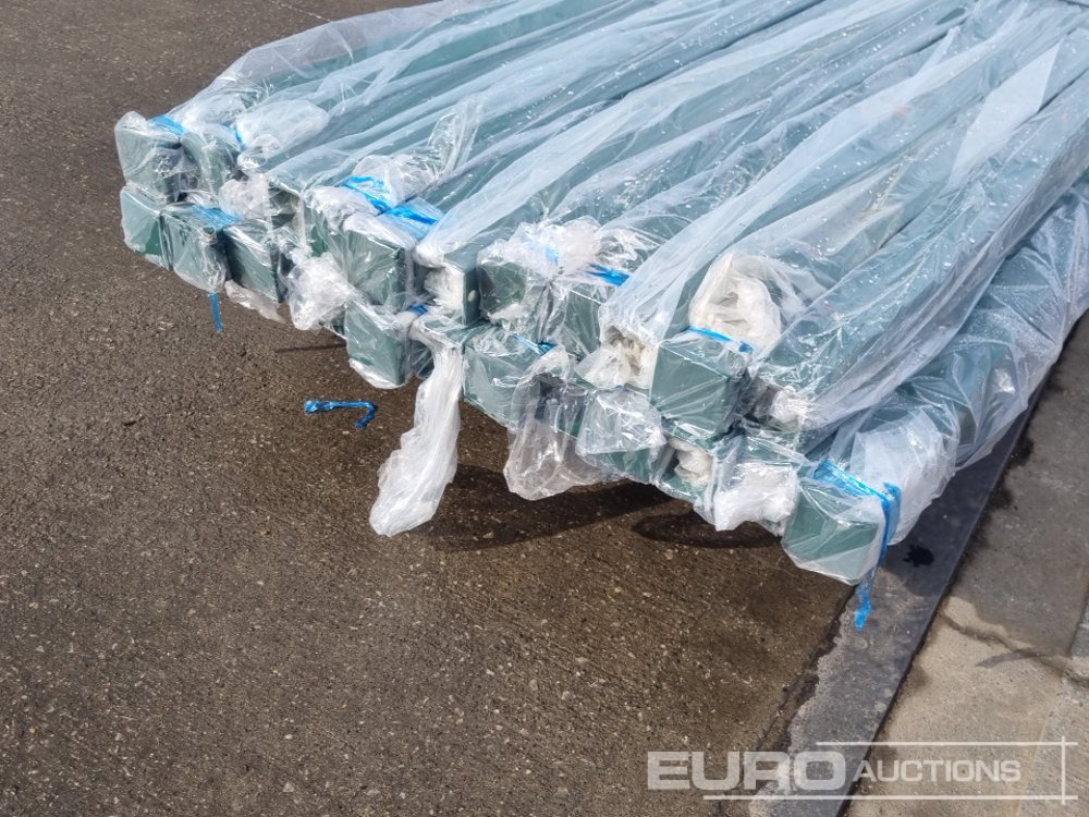 Bouwmaterieel Unused Galvanised & Powder Coated Heavy Duty (5mm) Wire Mesh Fencing, 25 x H2.4m x W2.2m Panels, 26 x 60mm x 60mm x3m Posts, with Fittings (Green): afbeelding 10