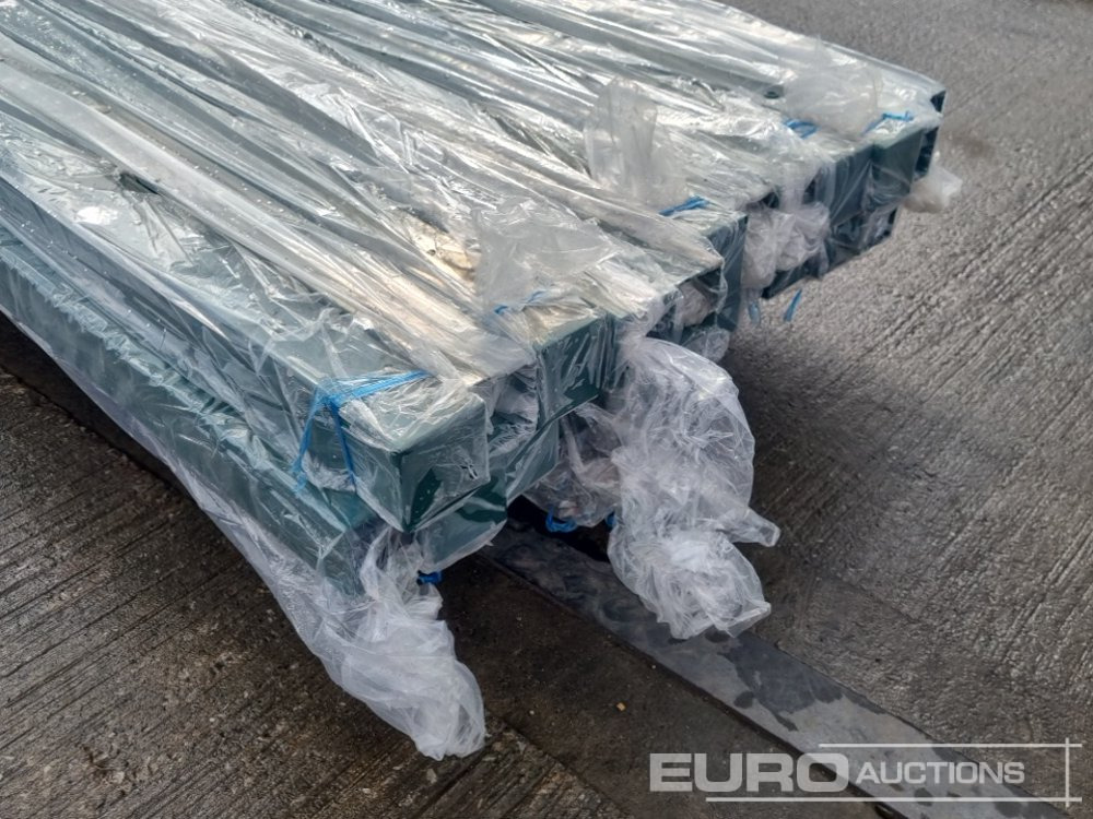 Bouwmaterieel Unused Galvanised & Powder Coated Heavy Duty (5mm) Wire Mesh Fencing, 25 x H2.4m x W2.2m Panels, 26 x 60mm x 60mm x3m Posts, with Fittings (Green): afbeelding 11