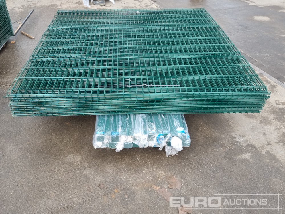 Bouwmaterieel Unused Galvanised & Powder Coated Heavy Duty (5mm) Wire Mesh Fencing, 25 x H2.4m x W2.2m Panels, 26 x 60mm x 60mm x3m Posts, with Fittings (Green): afbeelding 19