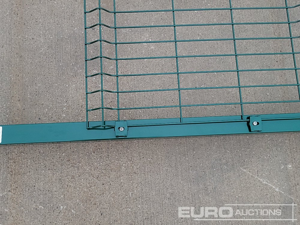 Bouwmaterieel Unused Galvanised & Powder Coated Heavy Duty (5mm) Wire Mesh Fencing, 25 x H2.4m x W2.2m Panels, 26 x 60mm x 60mm x3m Posts, with Fittings (Green): afbeelding 7