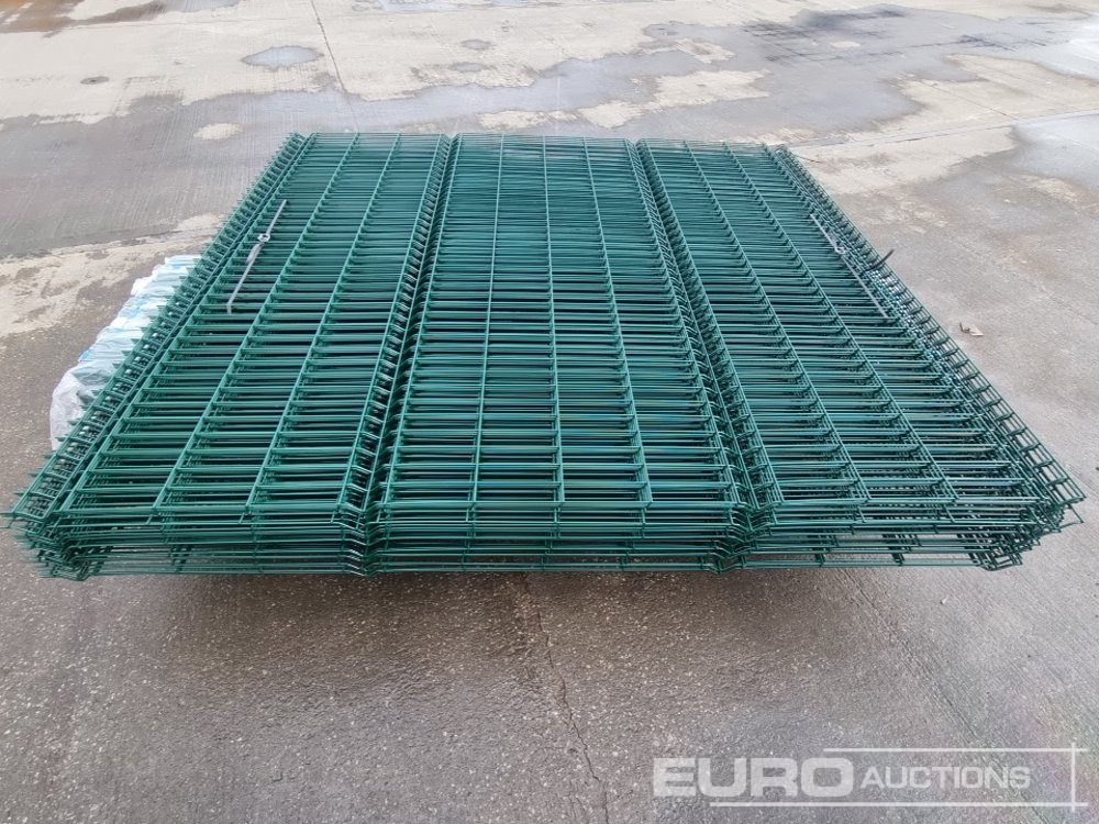 Bouwmaterieel Unused Galvanised & Powder Coated Heavy Duty (5mm) Wire Mesh Fencing, 25 x H2.4m x W2.2m Panels, 26 x 60mm x 60mm x3m Posts, with Fittings (Green): afbeelding 17