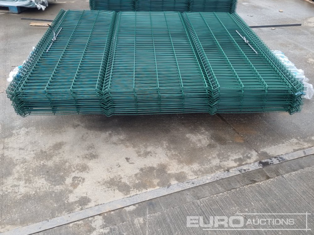 Bouwmaterieel Unused Galvanised & Powder Coated Heavy Duty (5mm) Wire Mesh Fencing, 25 x H2.4m x W2.2m Panels, 26 x 60mm x 60mm x3m Posts, with Fittings (Green): afbeelding 13