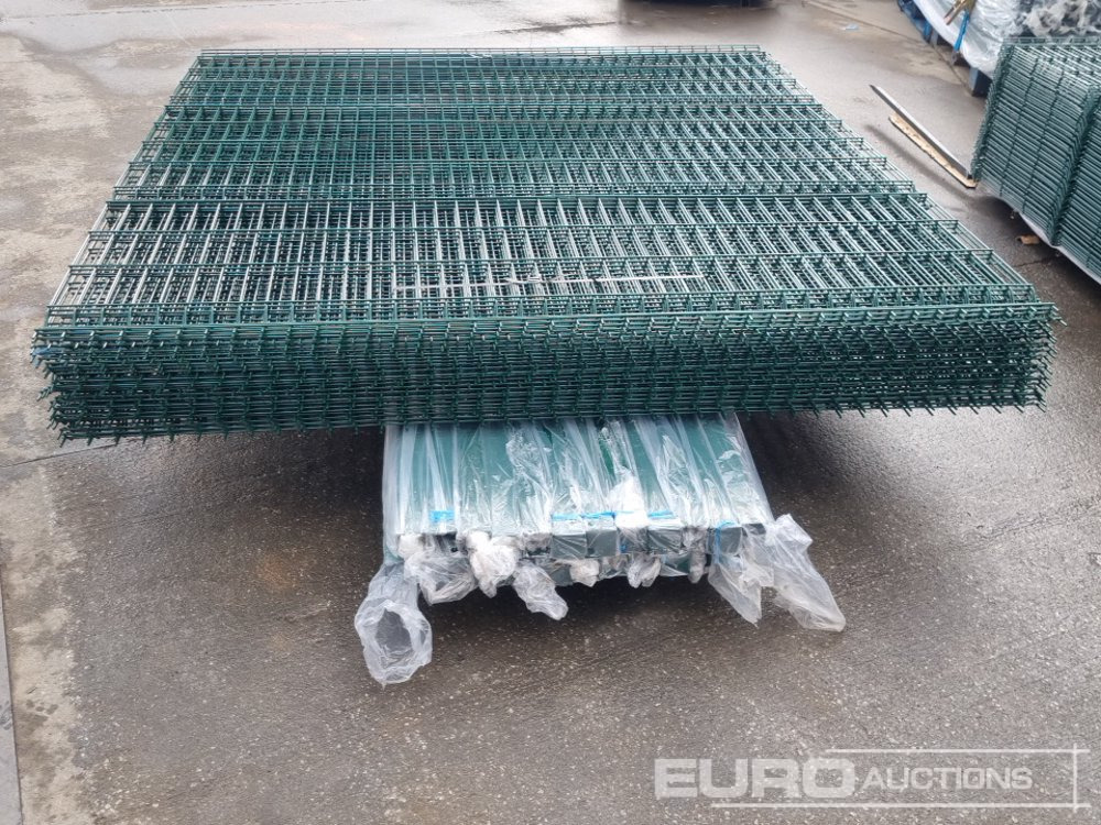 Bouwmaterieel Unused Galvanised & Powder Coated Heavy Duty (5mm) Wire Mesh Fencing, 25 x H2.4m x W2.2m Panels, 26 x 60mm x 60mm x3m Posts, with Fittings (Green): afbeelding 15