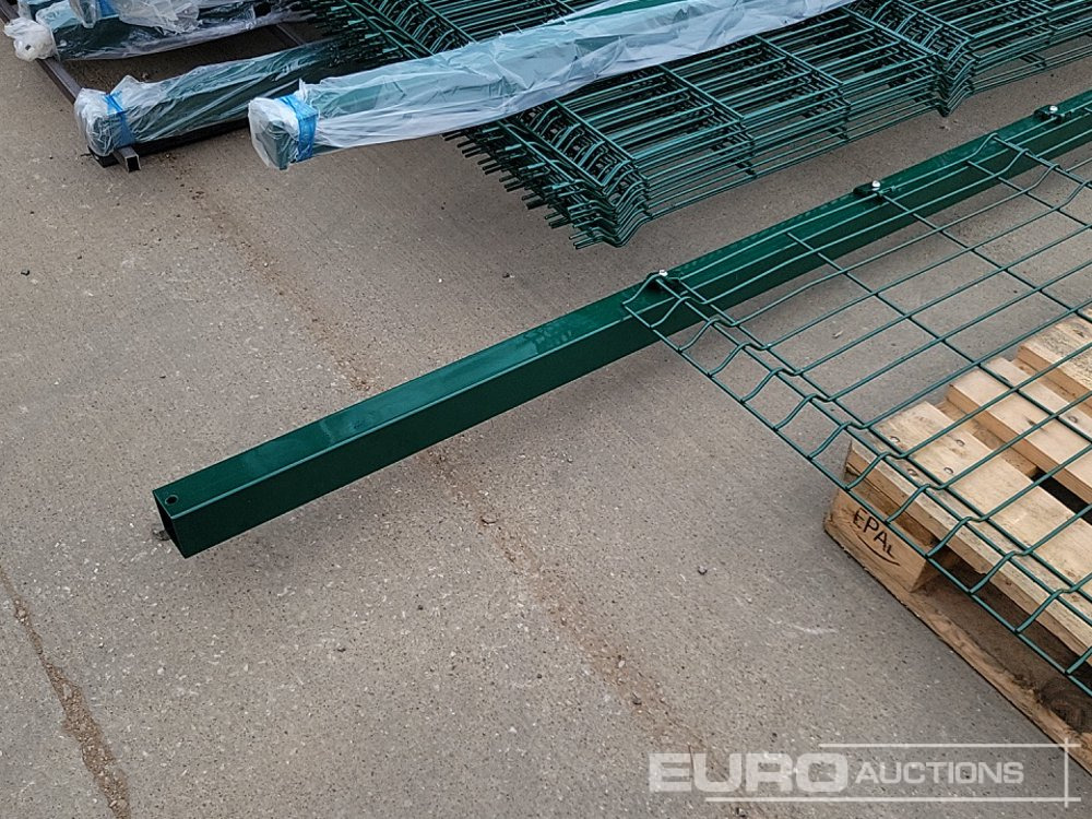 Bouwmaterieel Unused Galvanised & Powder Coated Heavy Duty (5mm) Wire Mesh Fencing, 25 x H2.4m x W2.2m Panels, 26 x 60mm x 60mm x3m Posts, with Fittings (Green): afbeelding 8