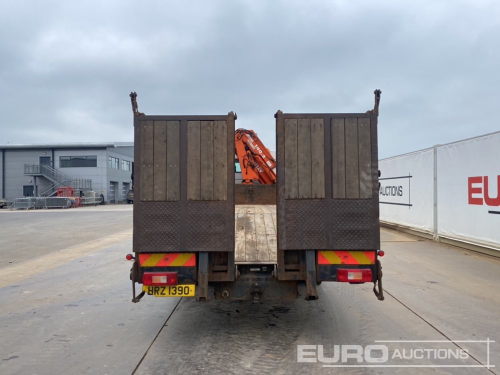 Volvo 300 - Vrachtwagen met open laadbak: afbeelding 4 Volvo 300 - Vrachtwagen met open laadbak: afbeelding 4