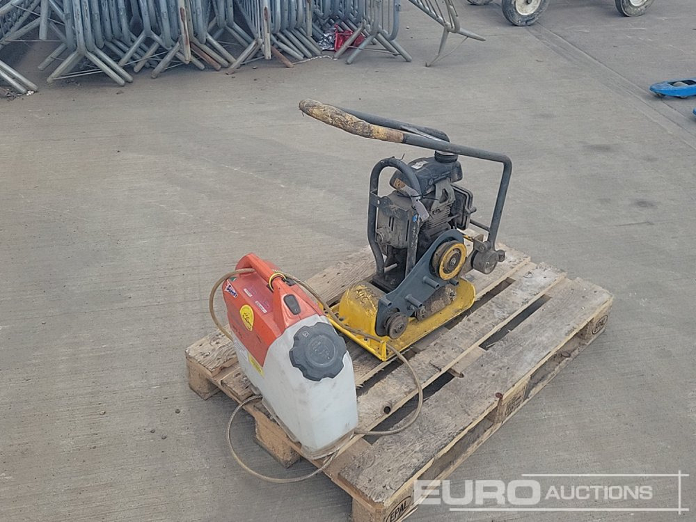 Wacker Neuson Diesel Compaction Plate (Spares), Husqvarna Battery Powered Water Tank - Asfaltmachine: afbeelding 1 Wacker Neuson Diesel Compaction Plate (Spares), Husqvarna Battery Powered Water Tank - Asfaltmachine: afbeelding 1