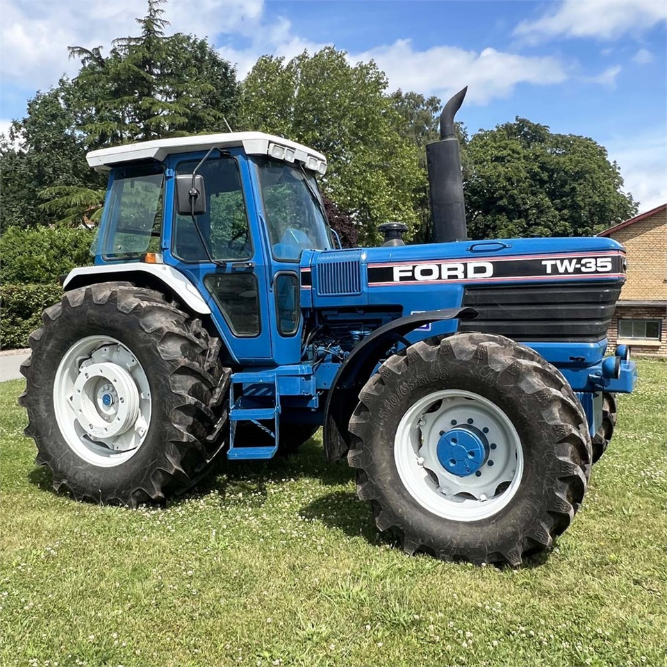 Ford TW 35 - Tractor: afbeelding 2 Ford TW 35 - Tractor: afbeelding 2