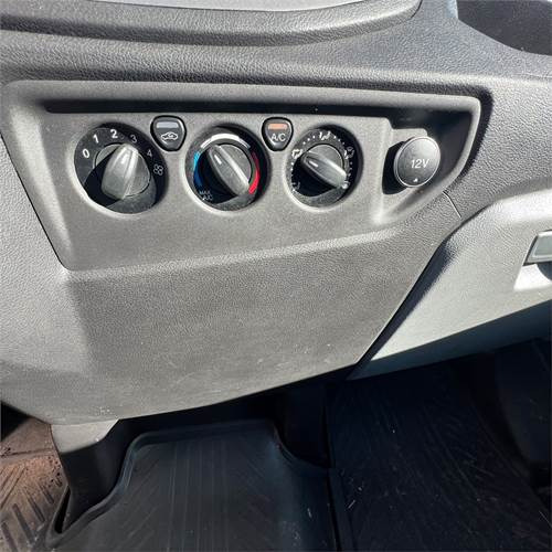 Vrachtwagen met open laadbak Ford Transit 2.0 Tdci: afbeelding 23 Vrachtwagen met open laadbak Ford Transit 2.0 Tdci: afbeelding 23