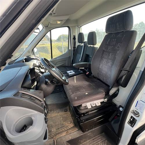 Vrachtwagen met open laadbak Ford Transit 2.0 Tdci: afbeelding 13 Vrachtwagen met open laadbak Ford Transit 2.0 Tdci: afbeelding 13