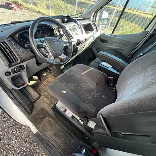 Vrachtwagen met open laadbak Ford Transit 2.0 Tdci: afbeelding 18 Vrachtwagen met open laadbak Ford Transit 2.0 Tdci: afbeelding 18