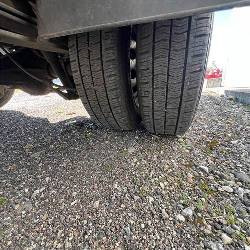 Vrachtwagen met open laadbak Ford Transit 2.0 Tdci: afbeelding 39 Vrachtwagen met open laadbak Ford Transit 2.0 Tdci: afbeelding 39