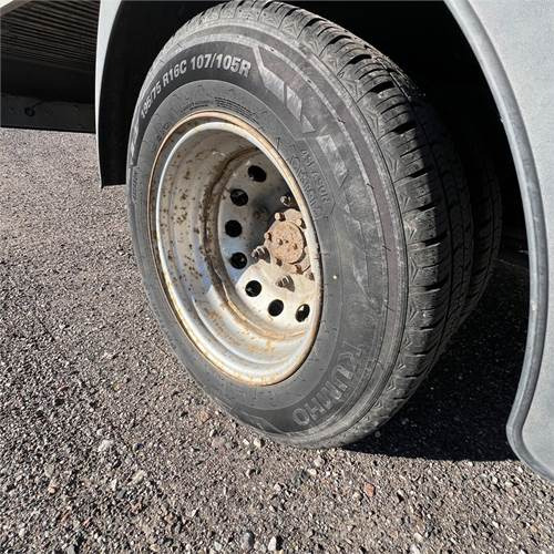 Vrachtwagen met open laadbak Ford Transit 2.0 Tdci: afbeelding 36 Vrachtwagen met open laadbak Ford Transit 2.0 Tdci: afbeelding 36